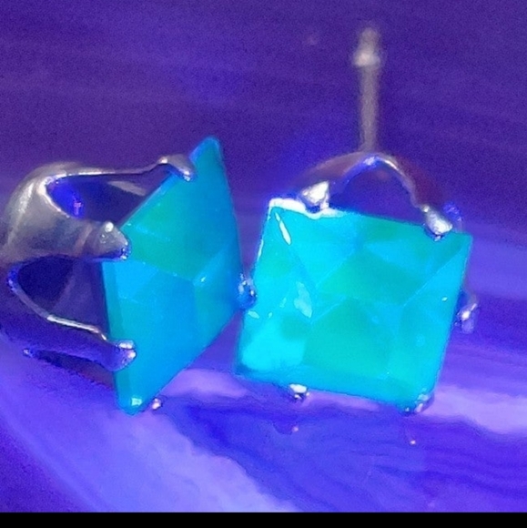 Jewelry - Blue Square uranium glass 6mm stainless steel studs